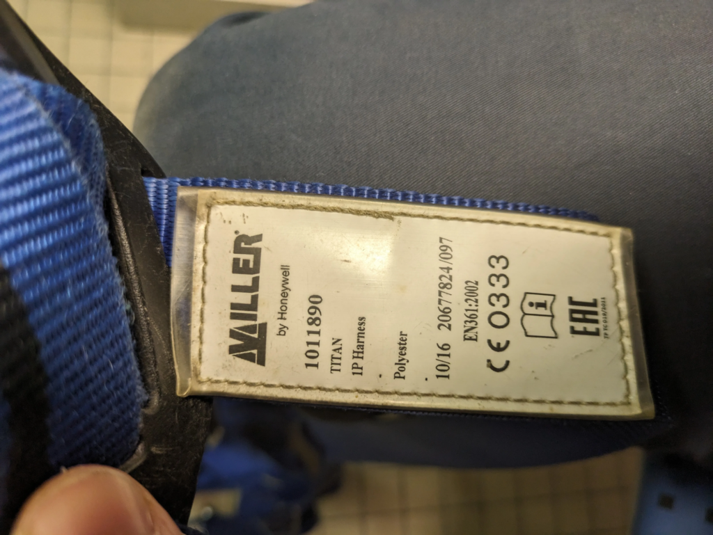 harnais anti chute étiquette remplacement